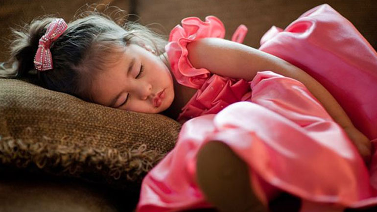 Έρευνα: Γιατί πρέπει να κόψετε τους ενδιάμεσους ύπνους του παιδιού σας!